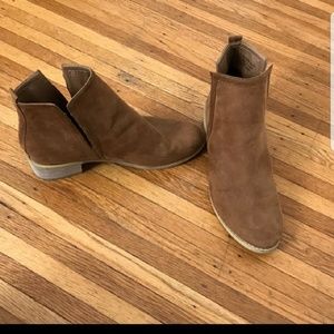 Beautiful tan booties